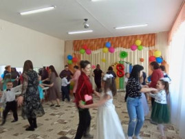 ДЛЯ ВАС НАШИ МИЛЫЕ МАМЫ И БАБУШКИ ДЛЯ ВАС НАШИ МИЛЫЕ МАМЫ И БАБУШКИ.