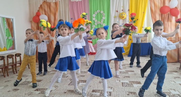 В саду прошли весенние праздники В саду прошли весенние праздники.