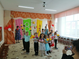 В саду прошли весенние праздники В саду прошли весенние праздники.